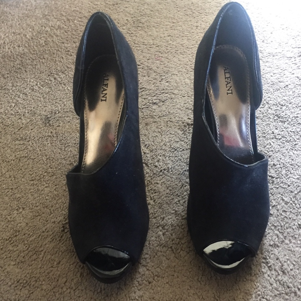 Alfani faux suede Pump